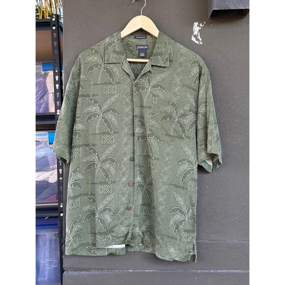 St. John’s Bay 100% Silk Shirt Men’s Medium Button Up Green Embossed Hawaiian - Picture 1 of 9